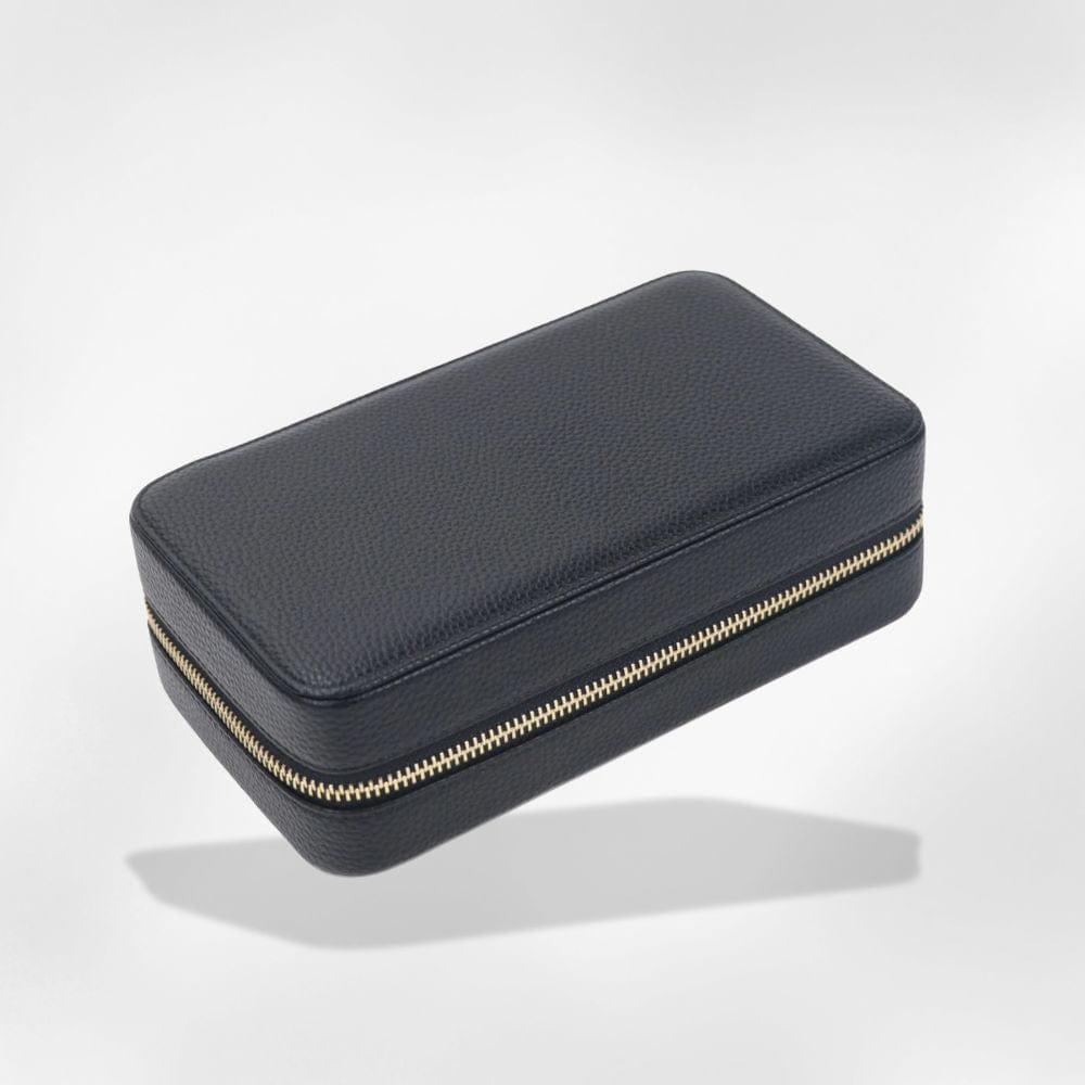 https://cdn.shopify.com/s/files/1/0889/8084/8989/files/royalcoffer-noir-boite-a-bijoux-br-bapteme-58413410025821.jpg?v=1727896692