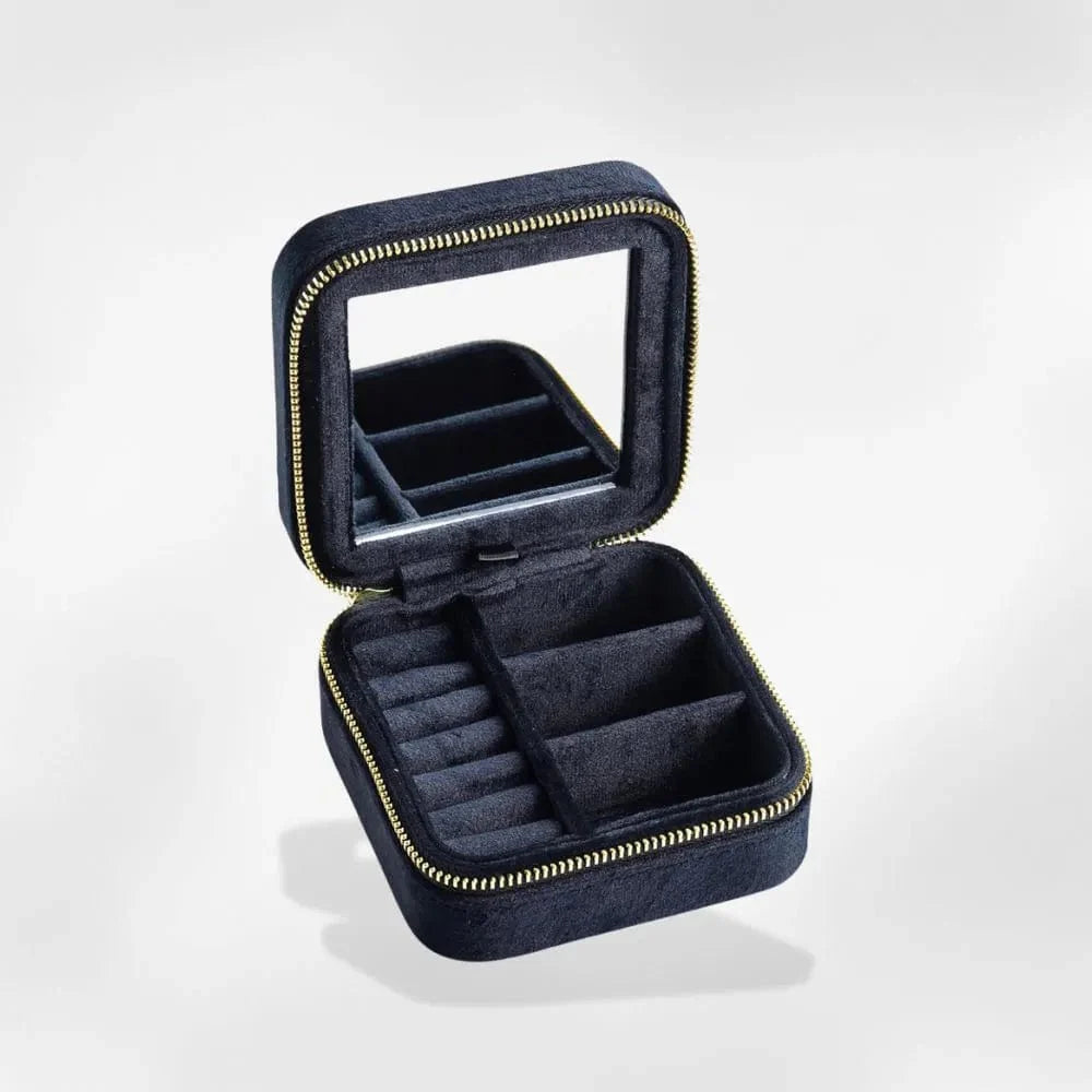https://cdn.shopify.com/s/files/1/0889/8084/8989/files/royalcoffer-noir-petite-boite-a-bijoux-miroir-71800936038749.webp?v=1733936945