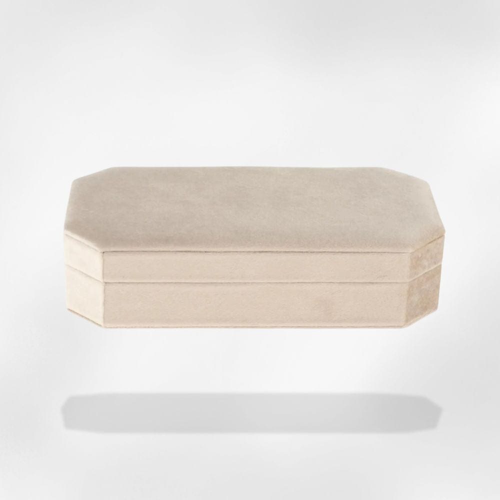 https://cdn.shopify.com/s/files/1/0889/8084/8989/files/royalcoffer-nude-boite-a-bijoux-petite-pour-bagues-58542733492573.jpg?v=1727890031