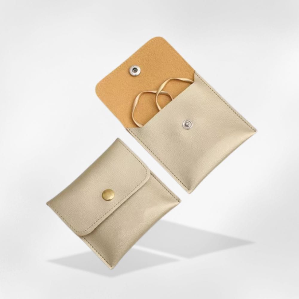 https://cdn.shopify.com/s/files/1/0889/8084/8989/files/royalcoffer-or-boite-a-bijoux-br-de-poche-58471880327517.jpg?v=1727893461