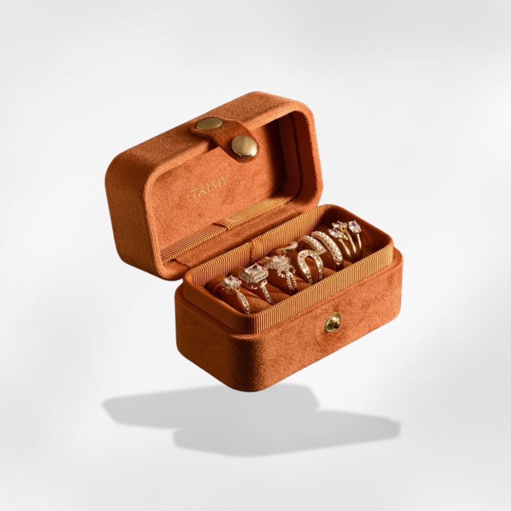 https://cdn.shopify.com/s/files/1/0889/8084/8989/files/royalcoffer-orange-boite-a-bijoux-br-bague-58413073662301.jpg?v=1727895435