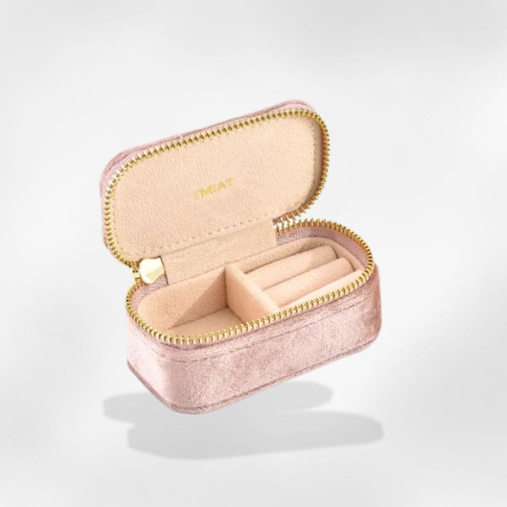 https://cdn.shopify.com/s/files/1/0889/8084/8989/files/royalcoffer-rose-ecrin-a-bijoux-en-velours-58589084713309.jpg?v=1727888961