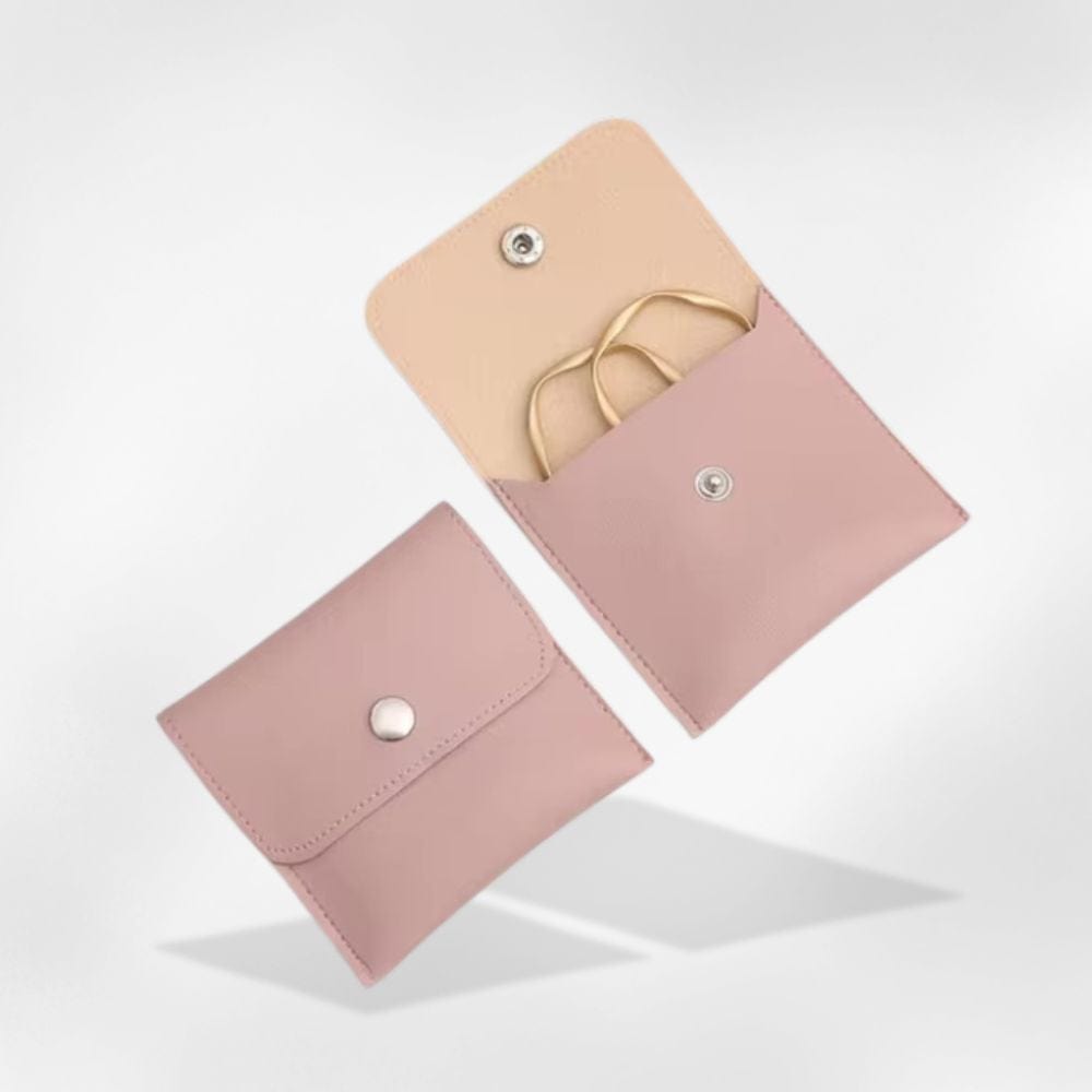 https://cdn.shopify.com/s/files/1/0889/8084/8989/files/royalcoffer-rose-fonce-boite-a-bijoux-br-de-poche-58471880163677.jpg?v=1727894899