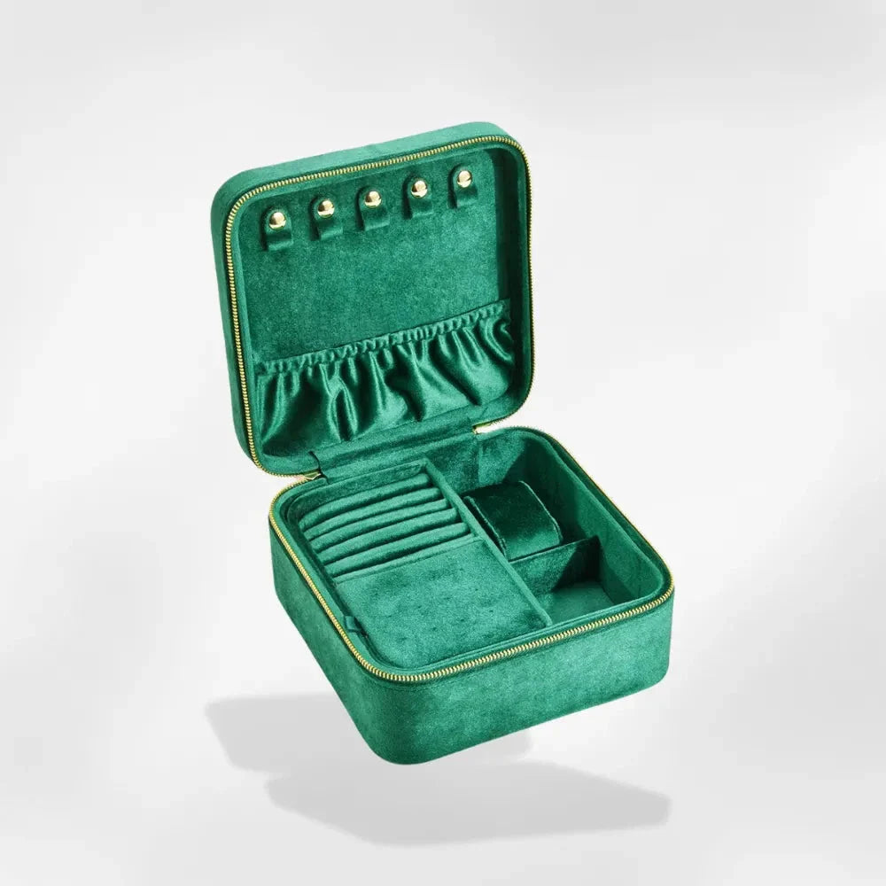 https://cdn.shopify.com/s/files/1/0889/8084/8989/files/royalcoffer-vert-boite-a-bijoux-jeune-fille-1169592102.webp?v=1748620144