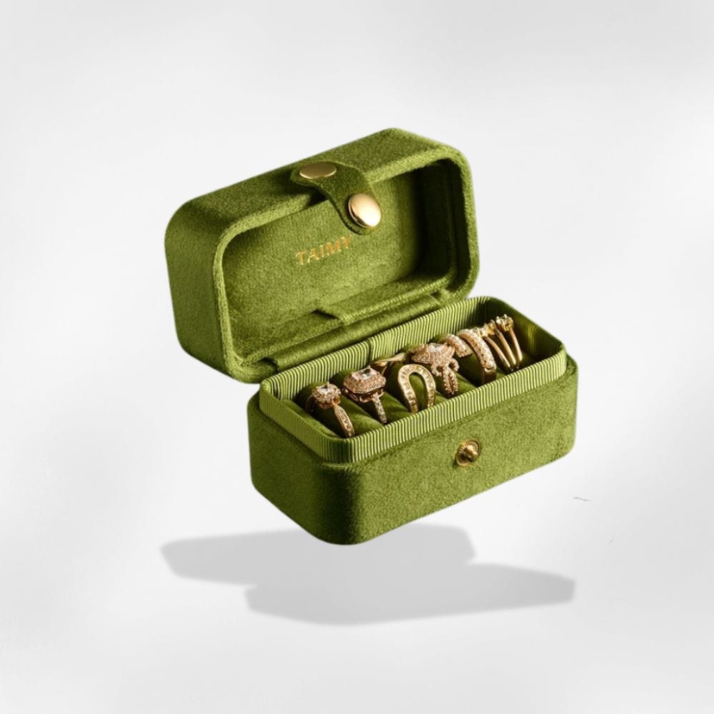 https://cdn.shopify.com/s/files/1/0889/8084/8989/files/royalcoffer-vert-clair-boite-a-bijoux-br-bague-58413073924445.jpg?v=1727895439