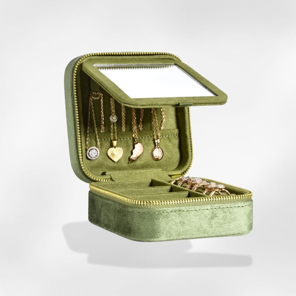 https://cdn.shopify.com/s/files/1/0889/8084/8989/files/royalcoffer-vert-petite-boite-a-bijoux-miroir-71760701292893.jpg?v=1733677921