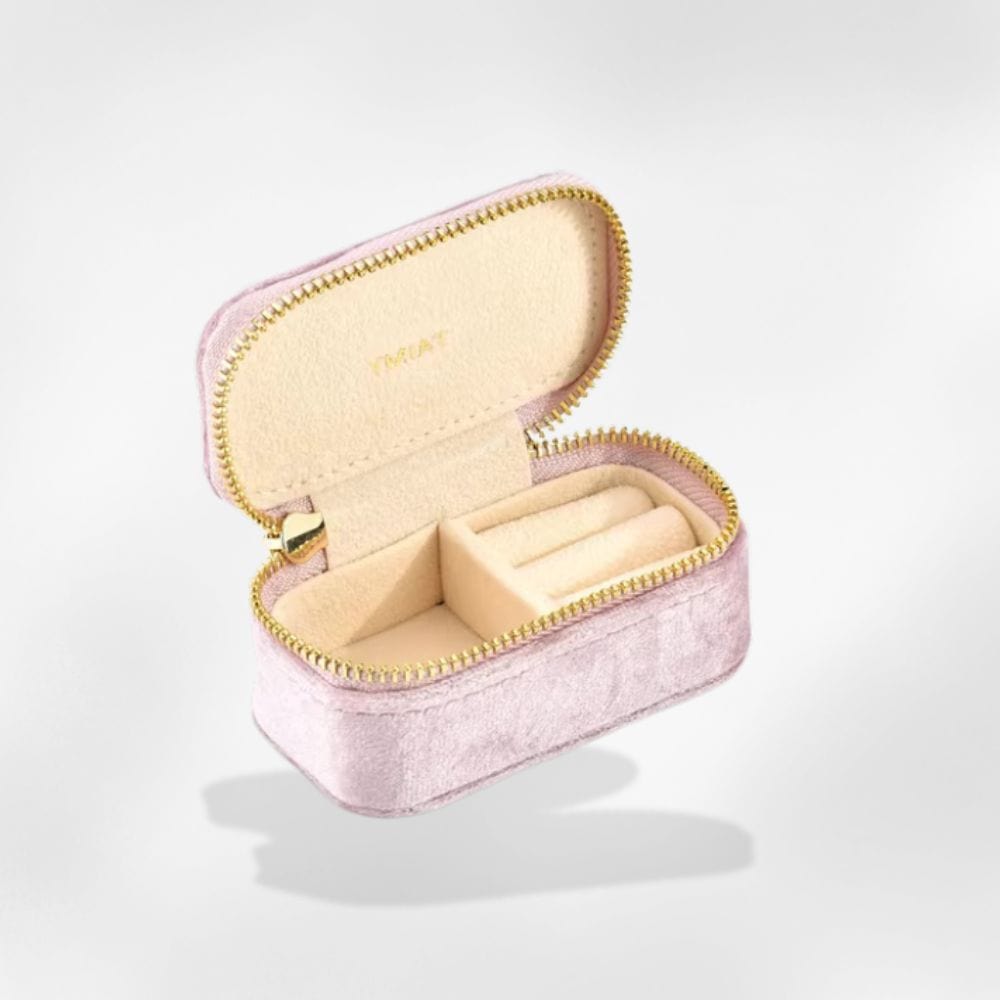 https://cdn.shopify.com/s/files/1/0889/8084/8989/files/royalcoffer-violet-ecrin-a-bijoux-en-velours-58589084680541.jpg?v=1727897231