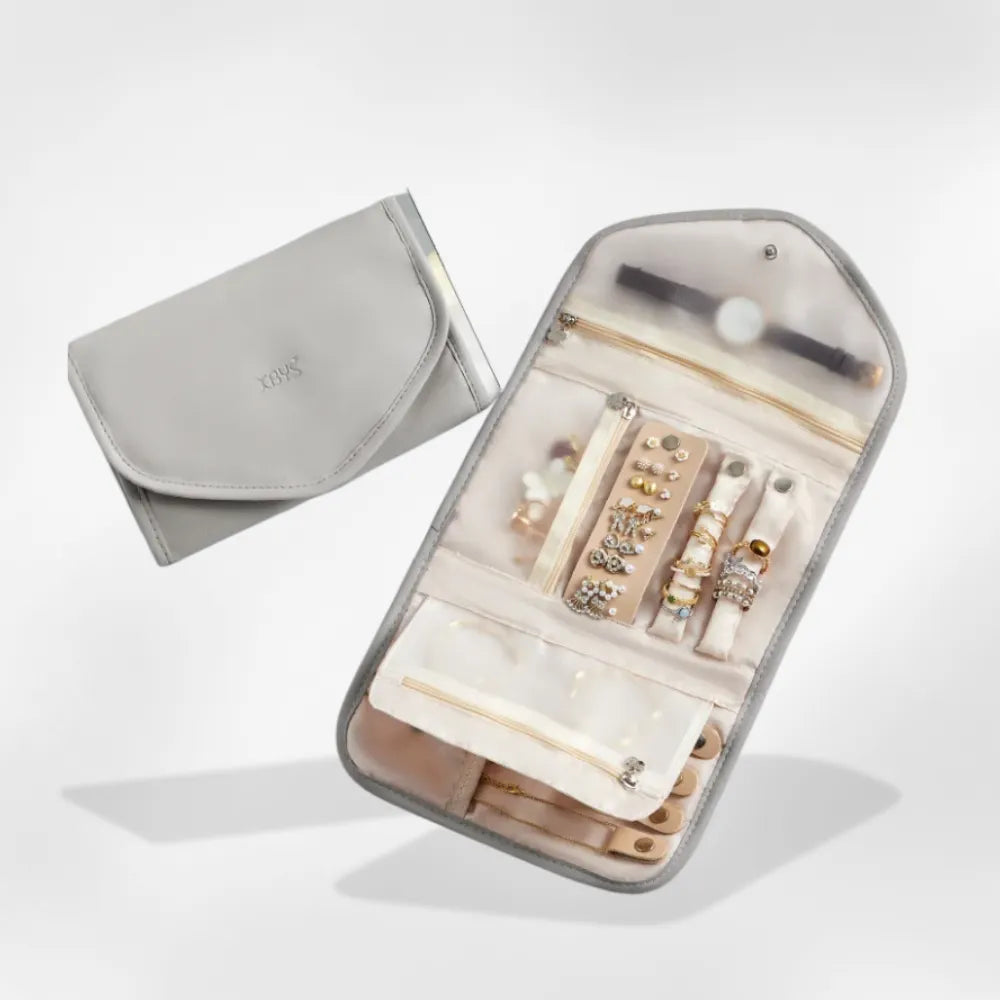https://cdn.shopify.com/s/files/1/0889/8084/8989/files/royalcoffer_Pochette_Rangement_Bijoux_Voyage8.webp?v=1752238104